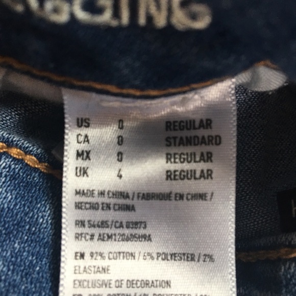 American Eagle Medium Wash Distressed Jeans - Picture 3 of 4